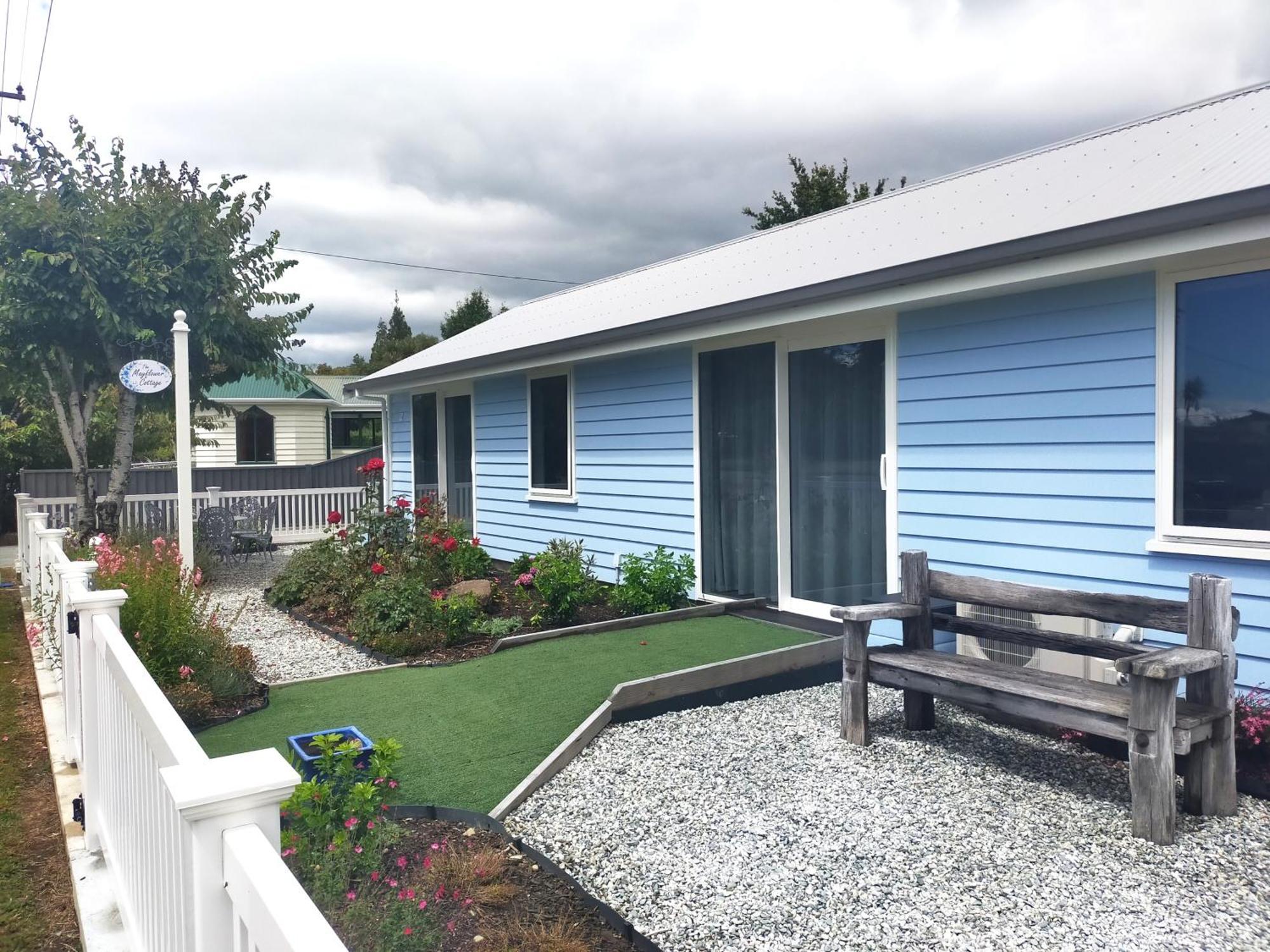 The Mayflower Cottage Te Anau Exterior photo