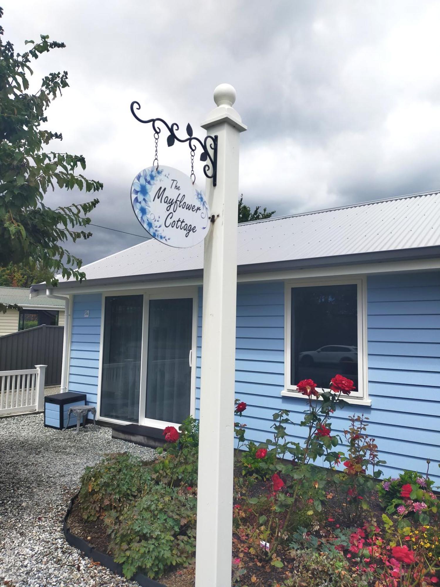 The Mayflower Cottage Te Anau Exterior photo